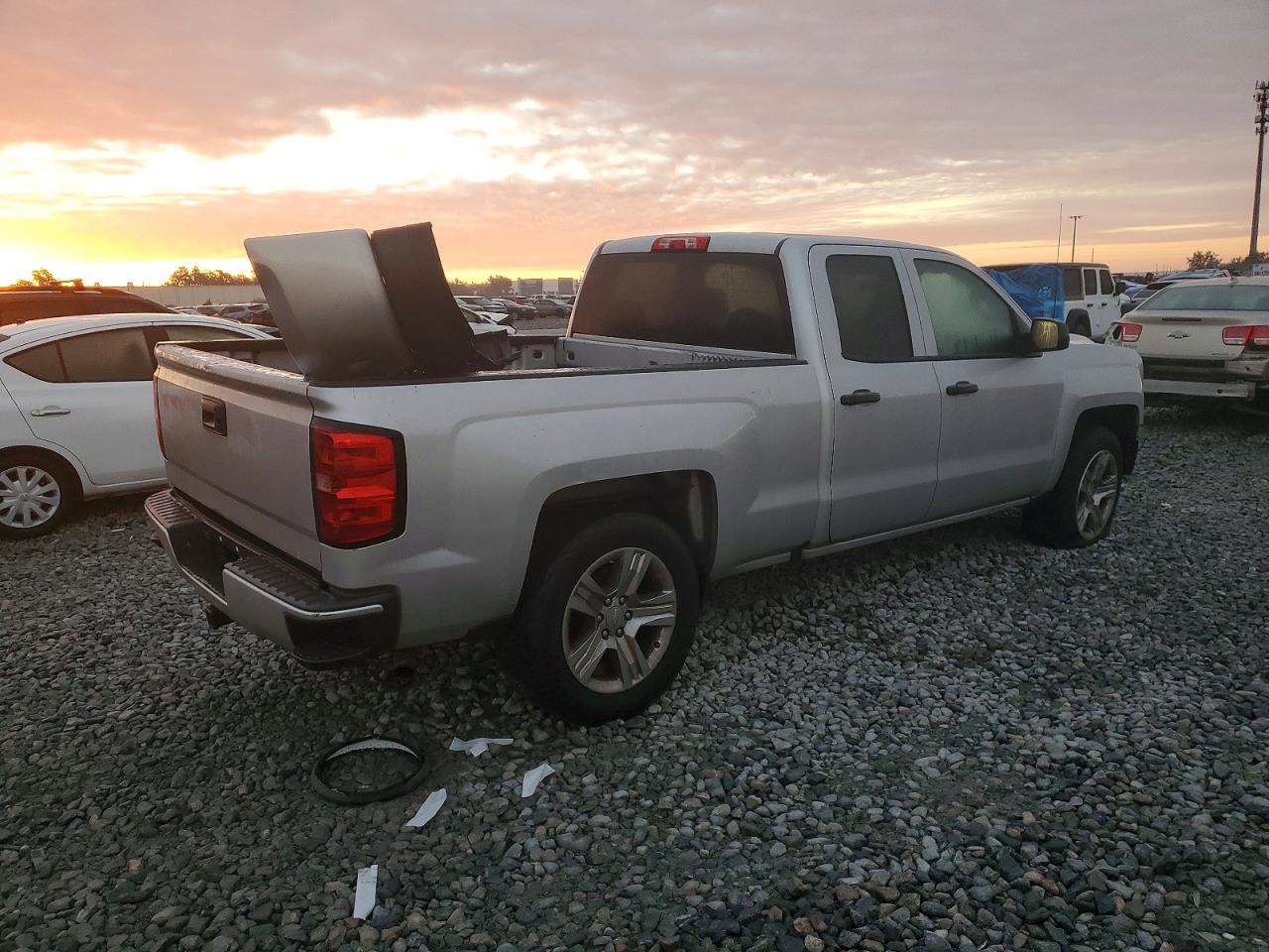2016 CHEVROLET SILVERADO C1500 CUSTOM photo 3
