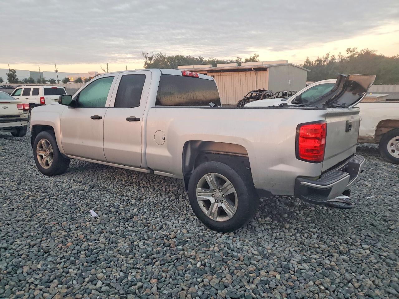 2016 CHEVROLET SILVERADO C1500 CUSTOM photo 2