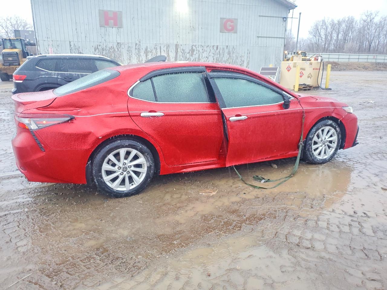 2022 TOYOTA CAMRY SE photo 3