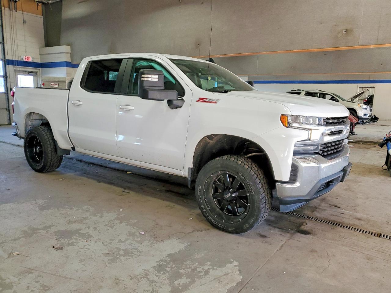 2019 CHEVROLET SILVERADO K1500 LT photo 4