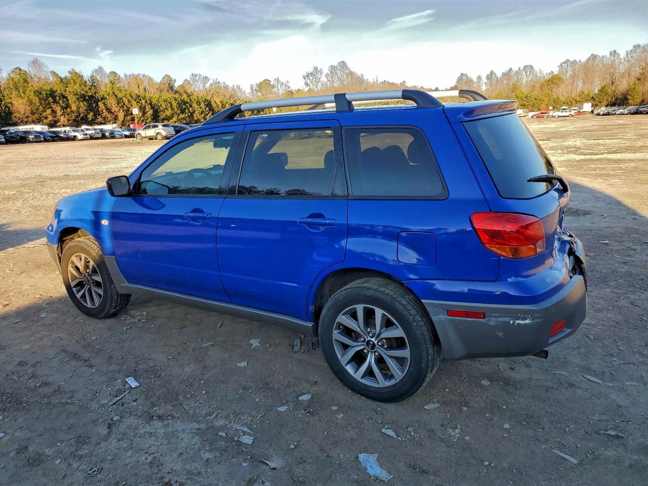 2003 MITSUBISHI OUTLANDER LS photo 2