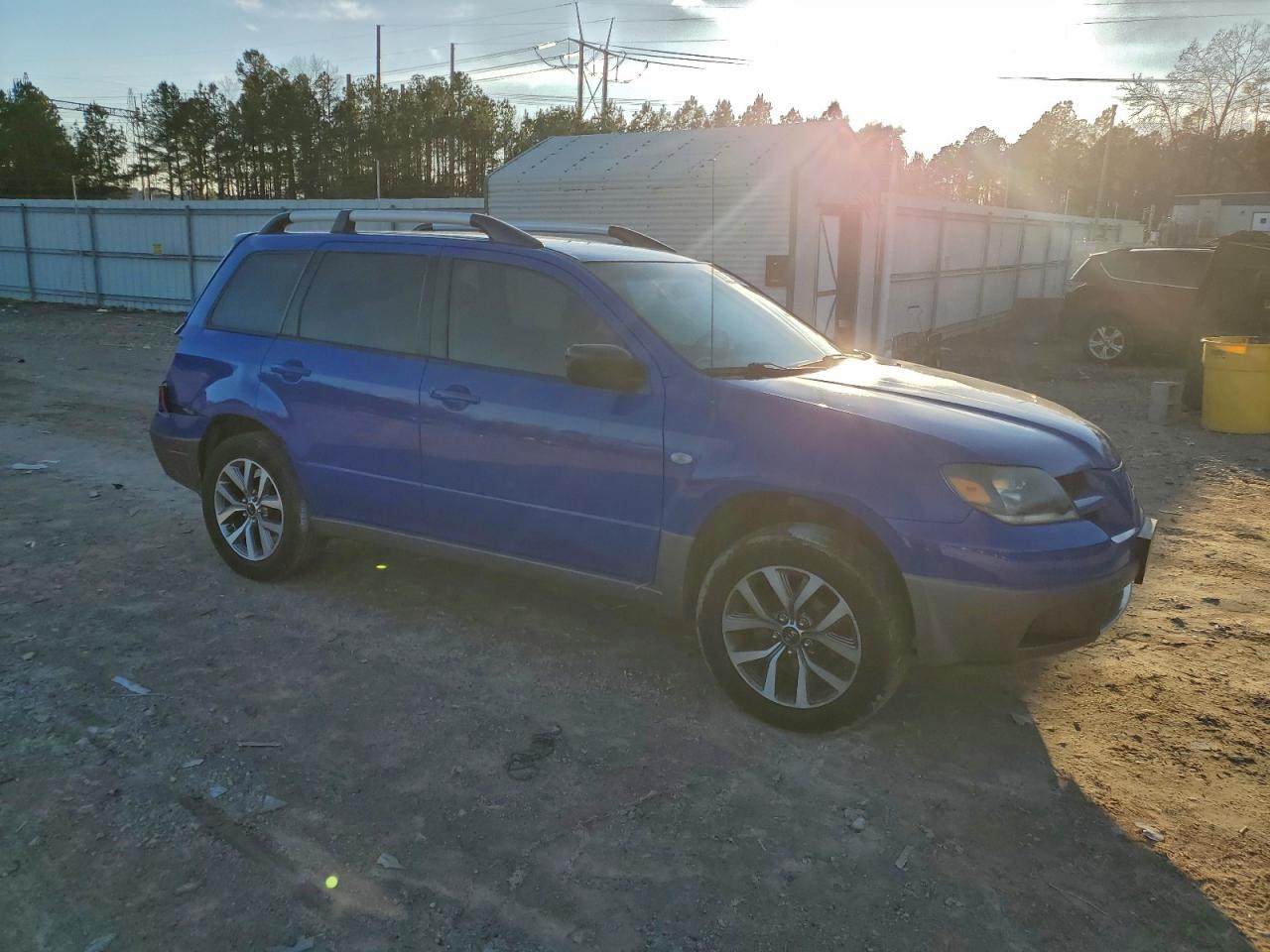2003 MITSUBISHI OUTLANDER LS photo 4