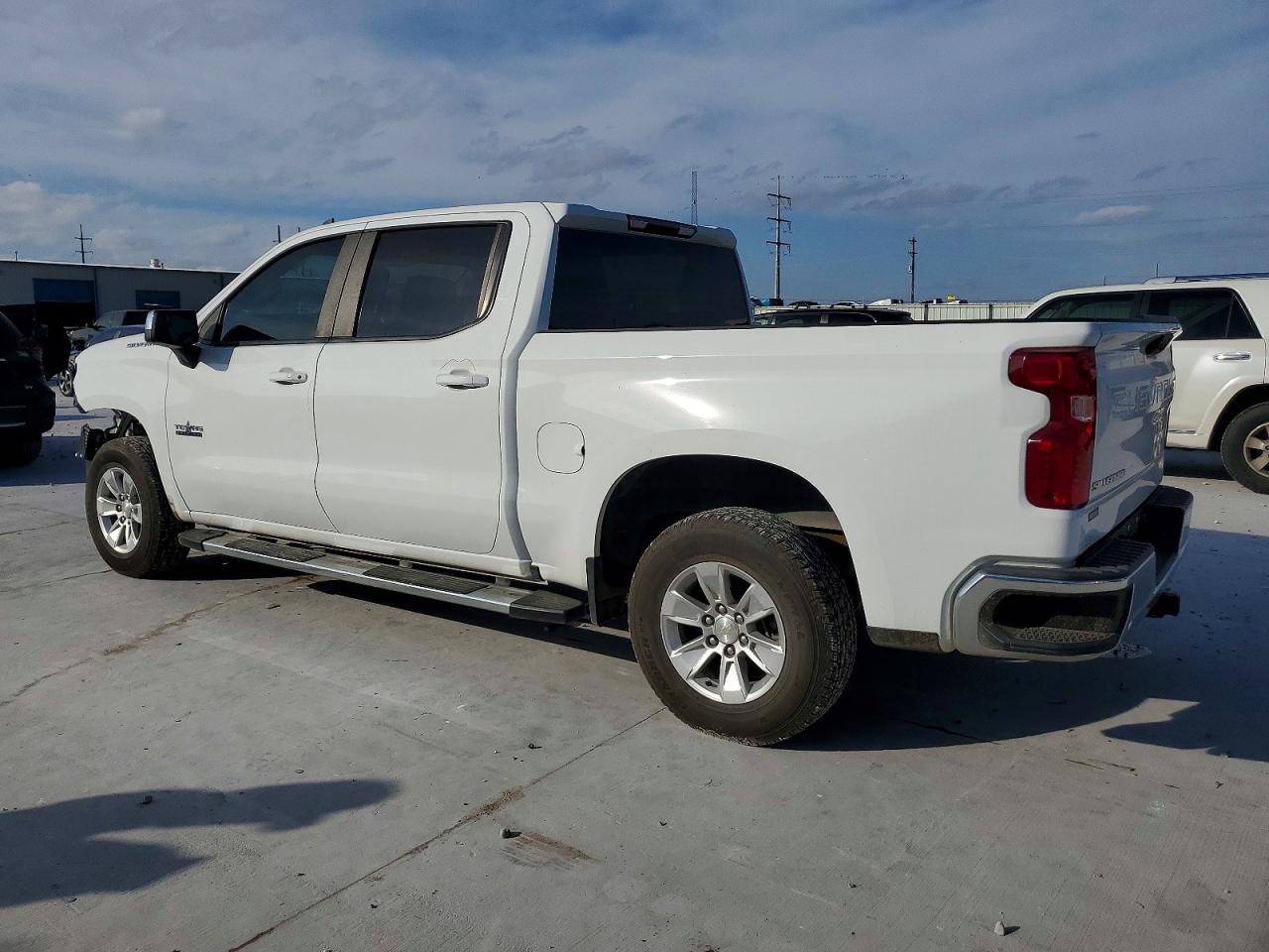 2023 CHEVROLET SILVERADO C1500 LT photo 2