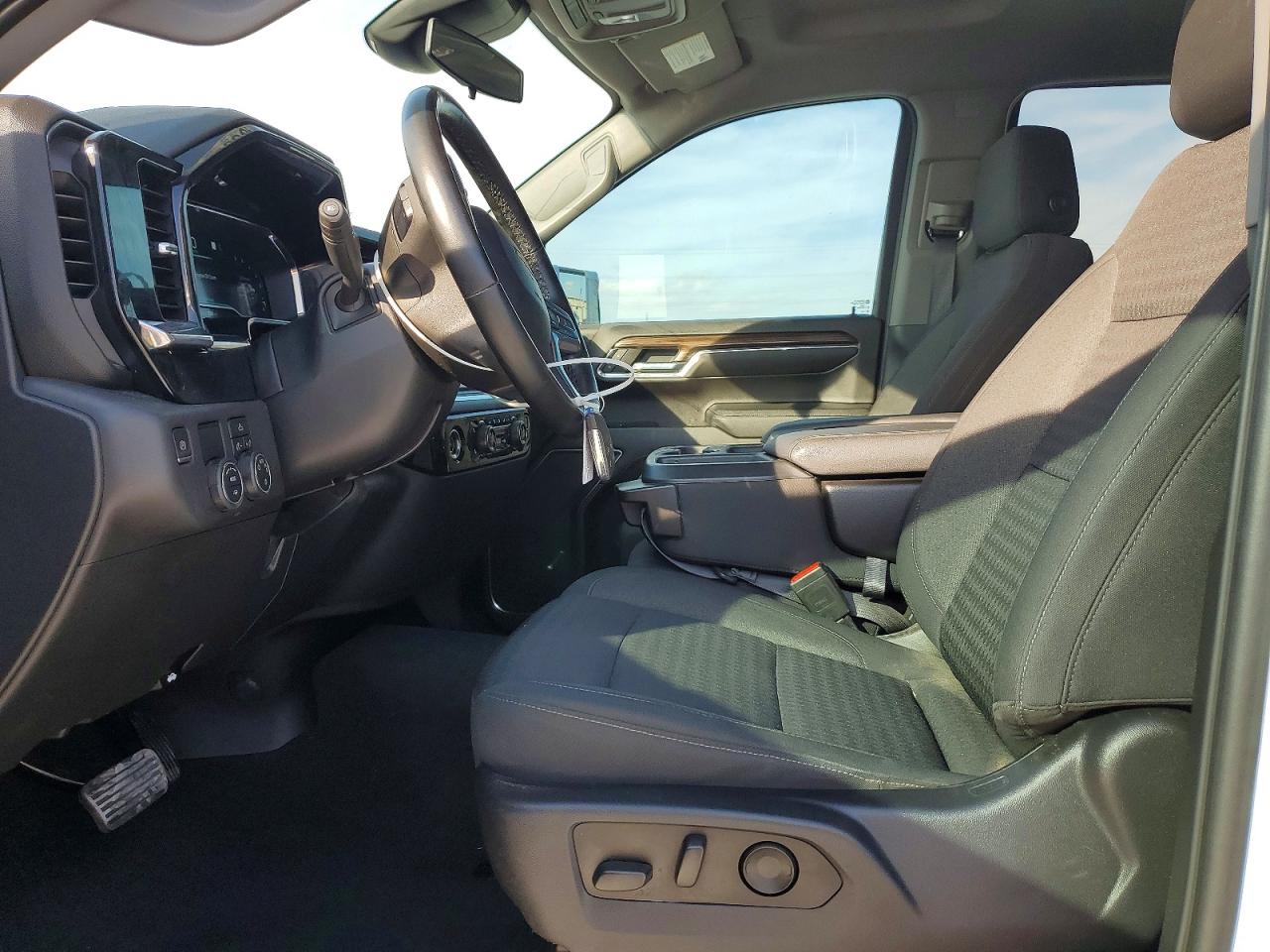 2023 CHEVROLET SILVERADO C1500 LT photo 7