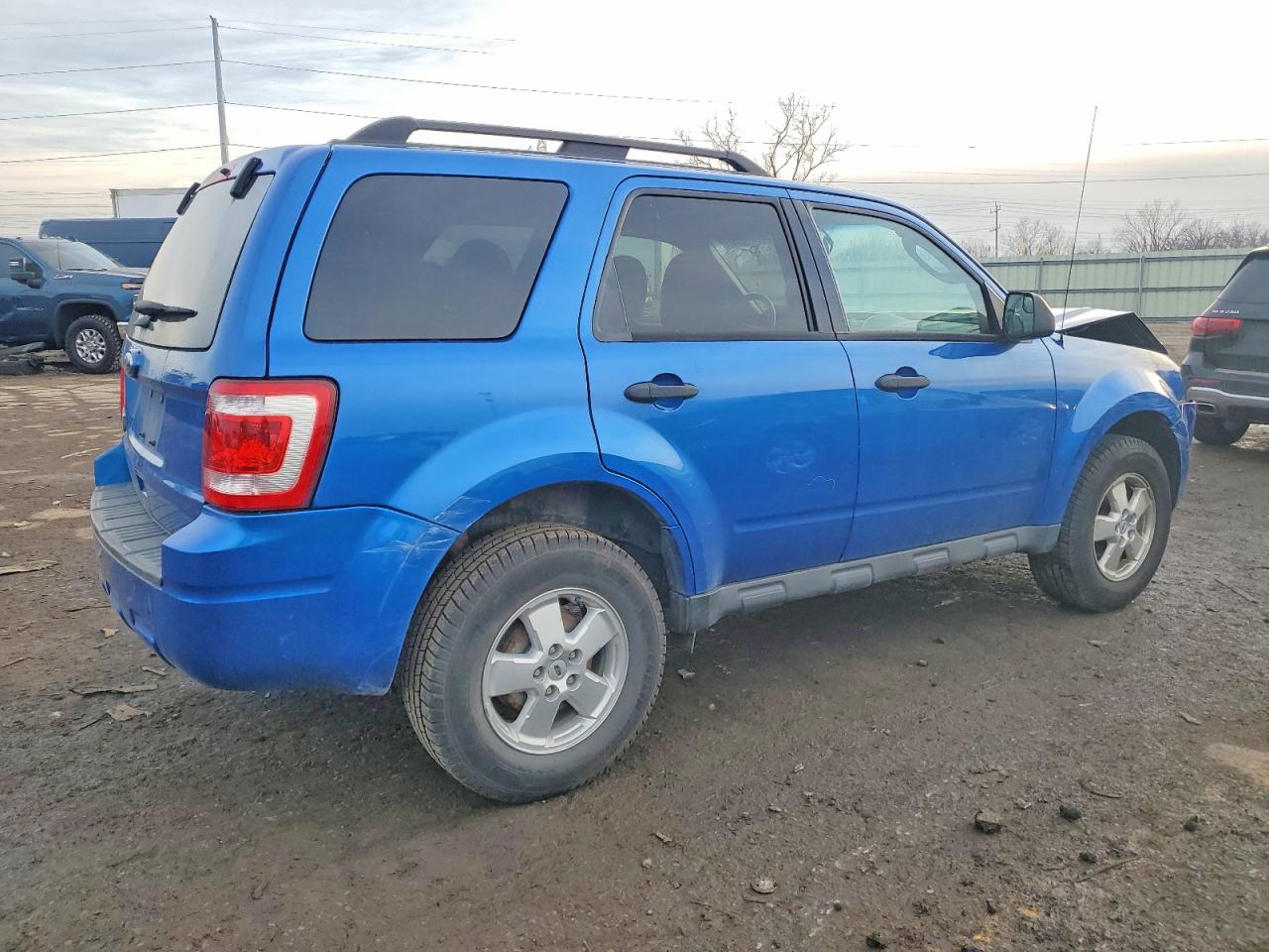 2011 FORD ESCAPE XLT photo 3