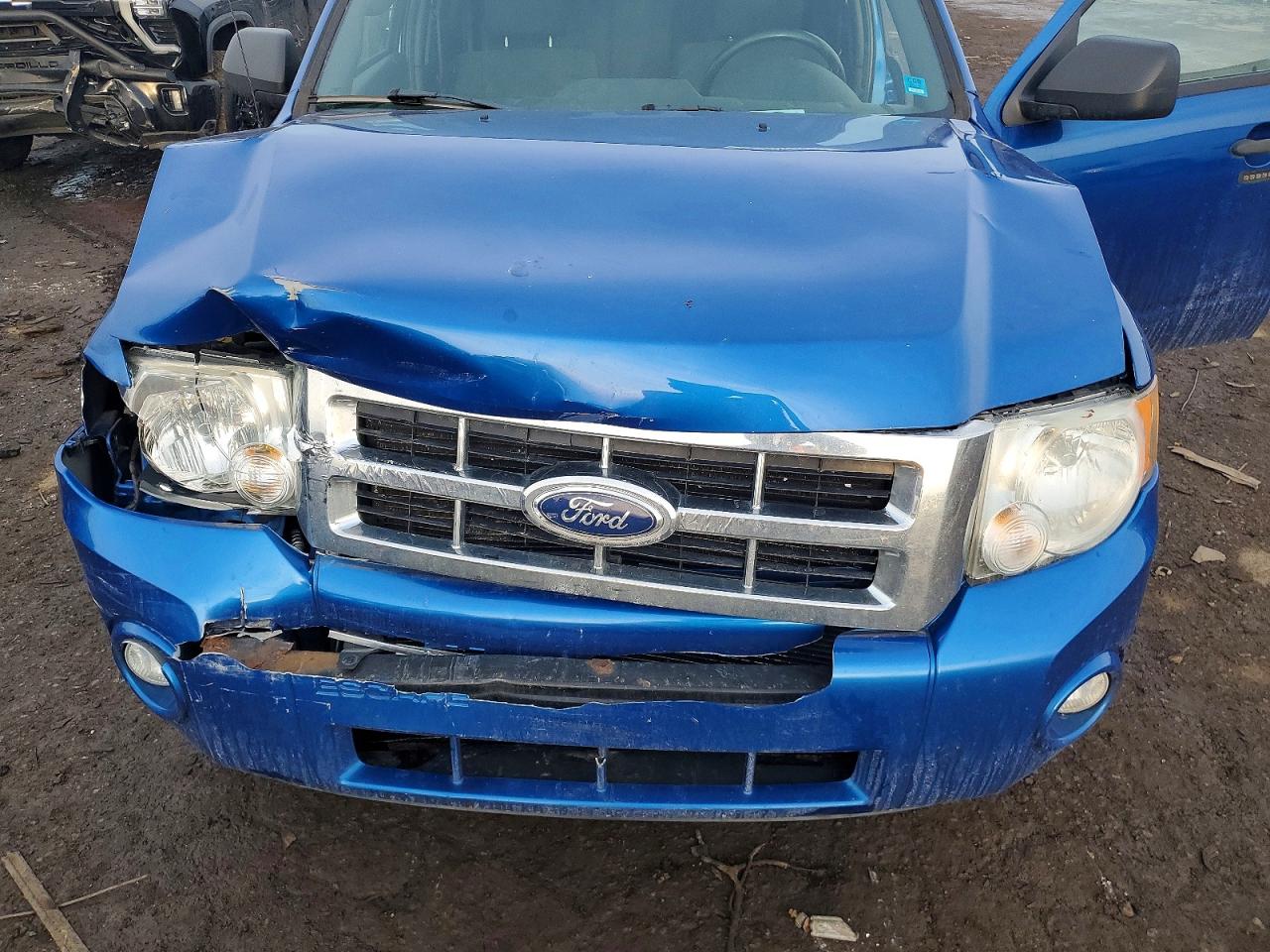 2011 FORD ESCAPE XLT photo 12