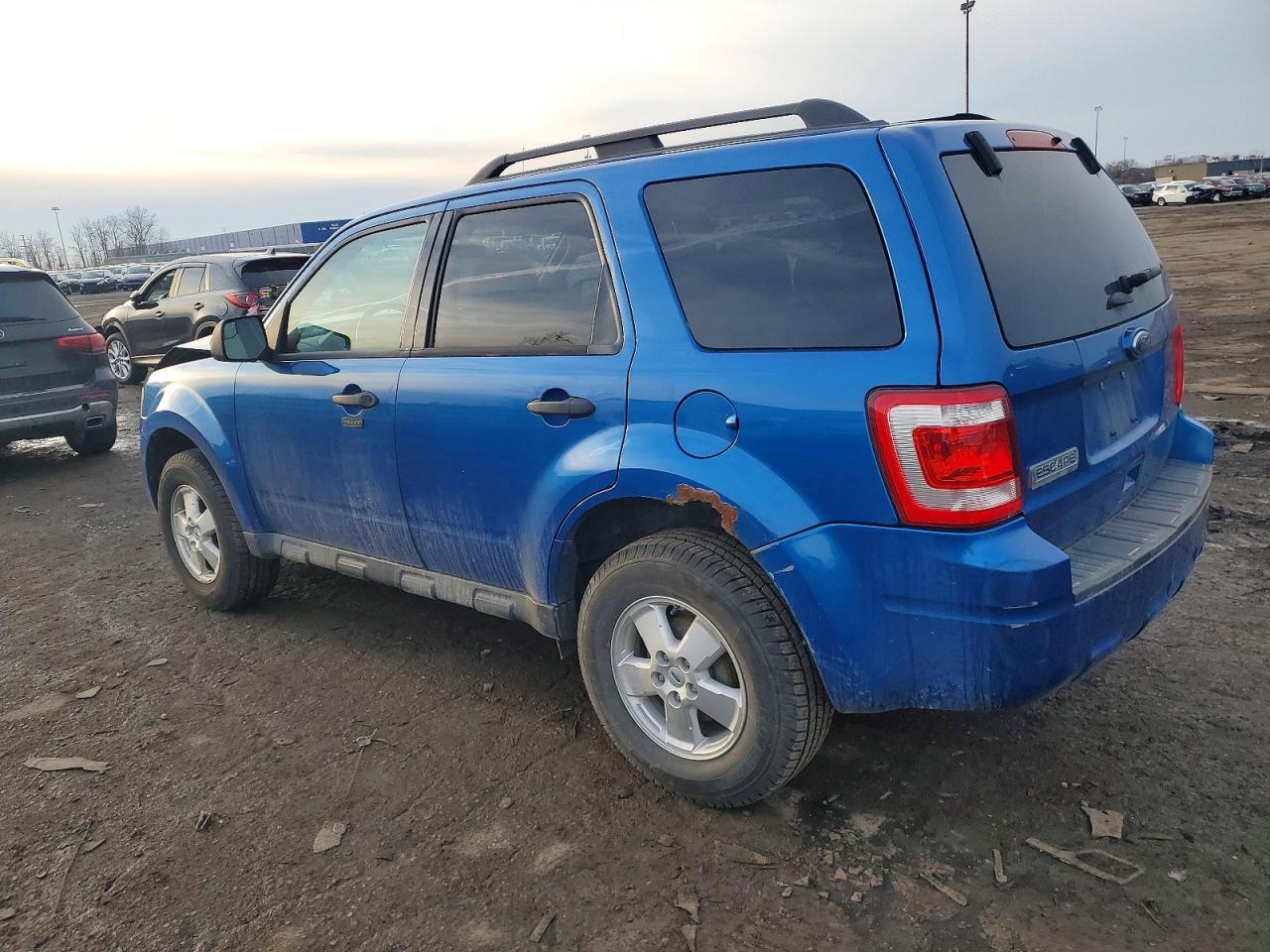 2011 FORD ESCAPE XLT photo 2