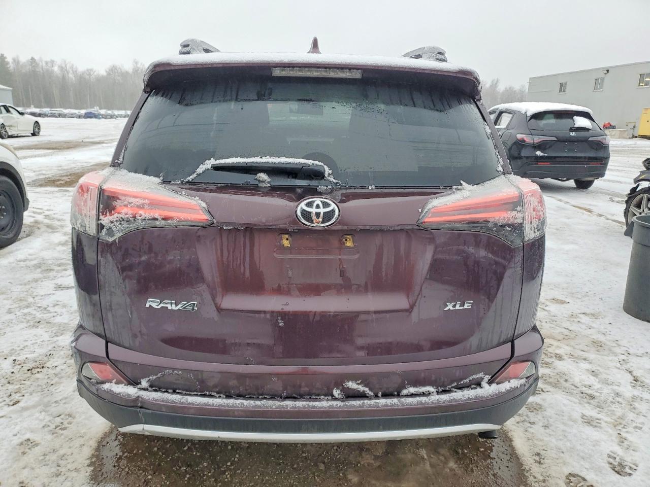 2017 TOYOTA RAV4 XLE photo 6