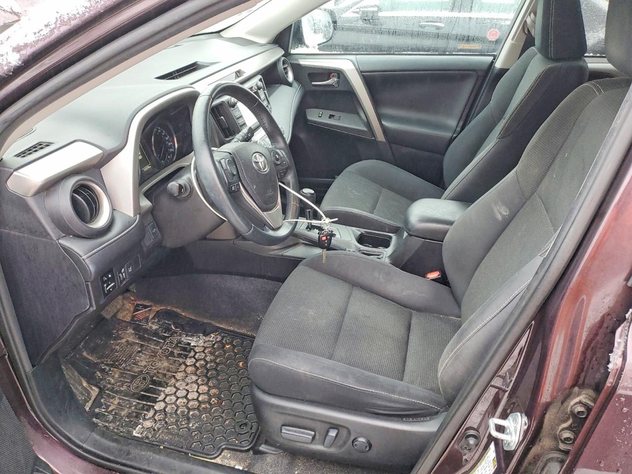 2017 TOYOTA RAV4 XLE photo 7