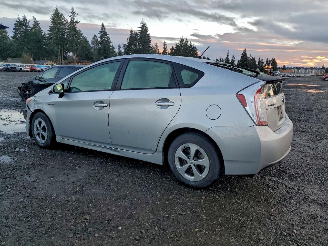 2013 TOYOTA PRIUS photo 3