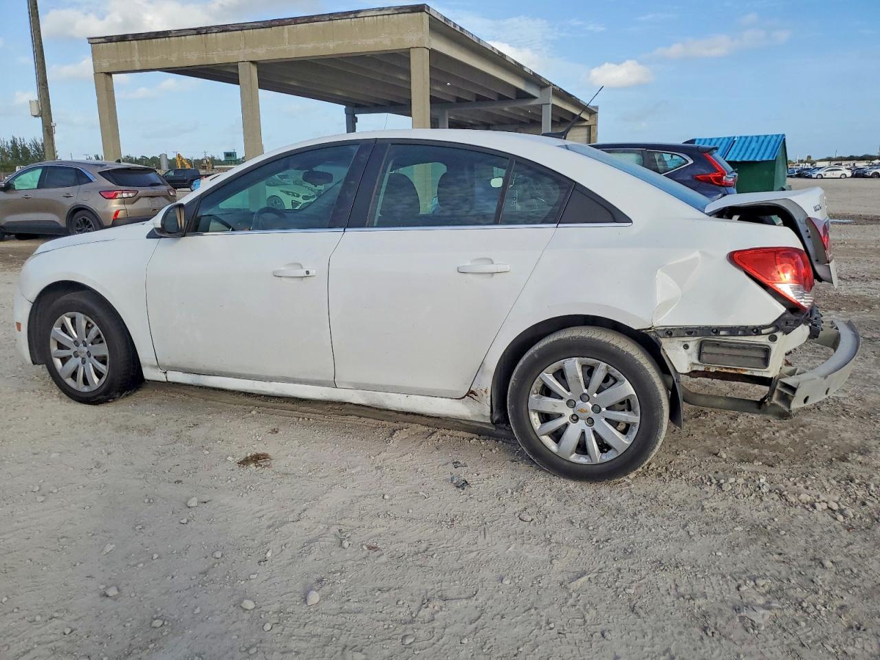 2011 CHEVROLET CRUZE LT photo 3