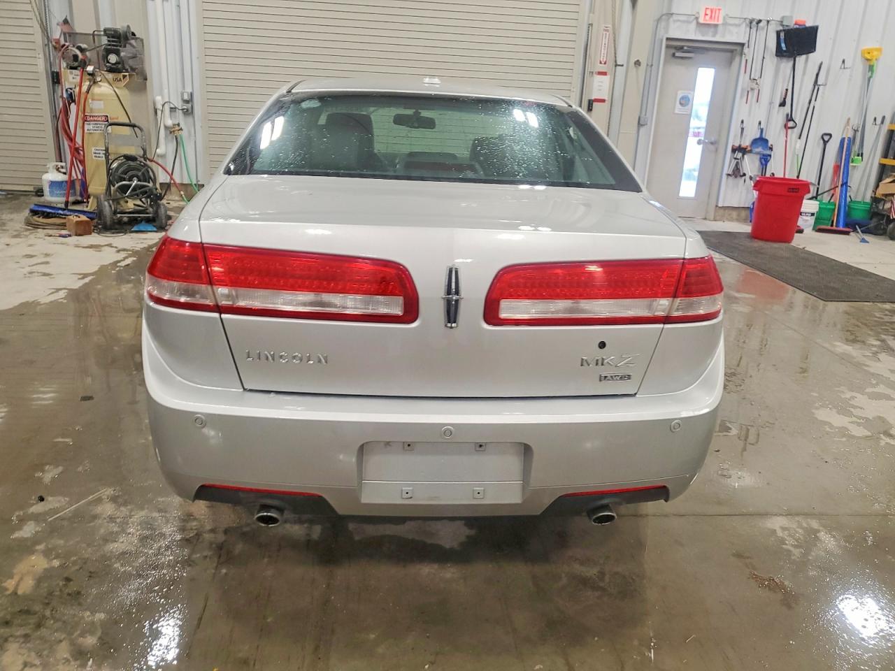 2011 LINCOLN MKZ photo 16
