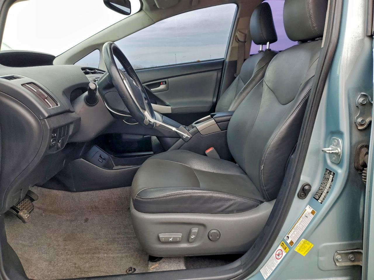 2014 TOYOTA PRIUS photo 7