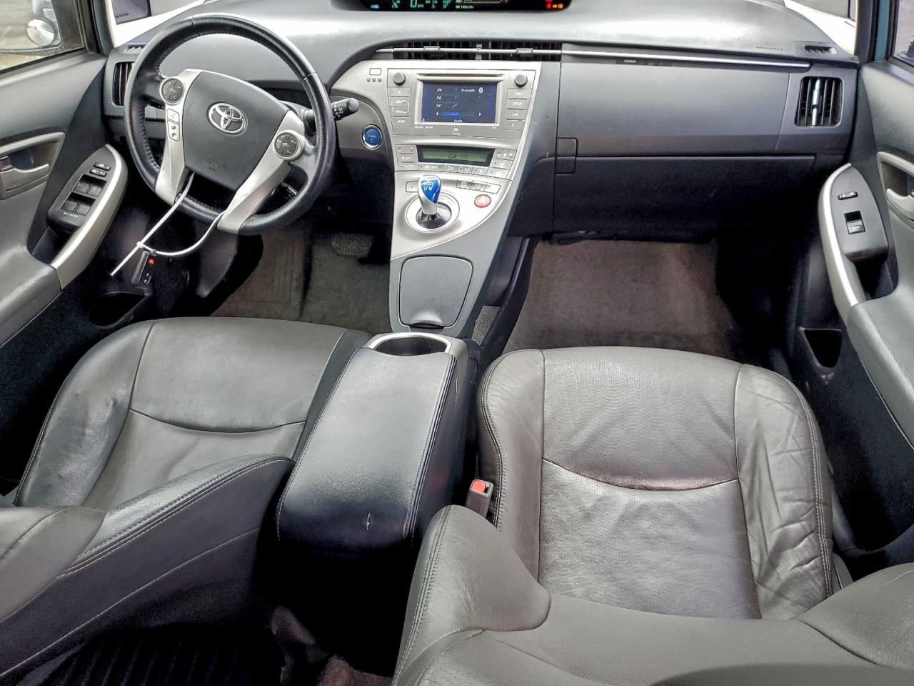 2014 TOYOTA PRIUS photo 8