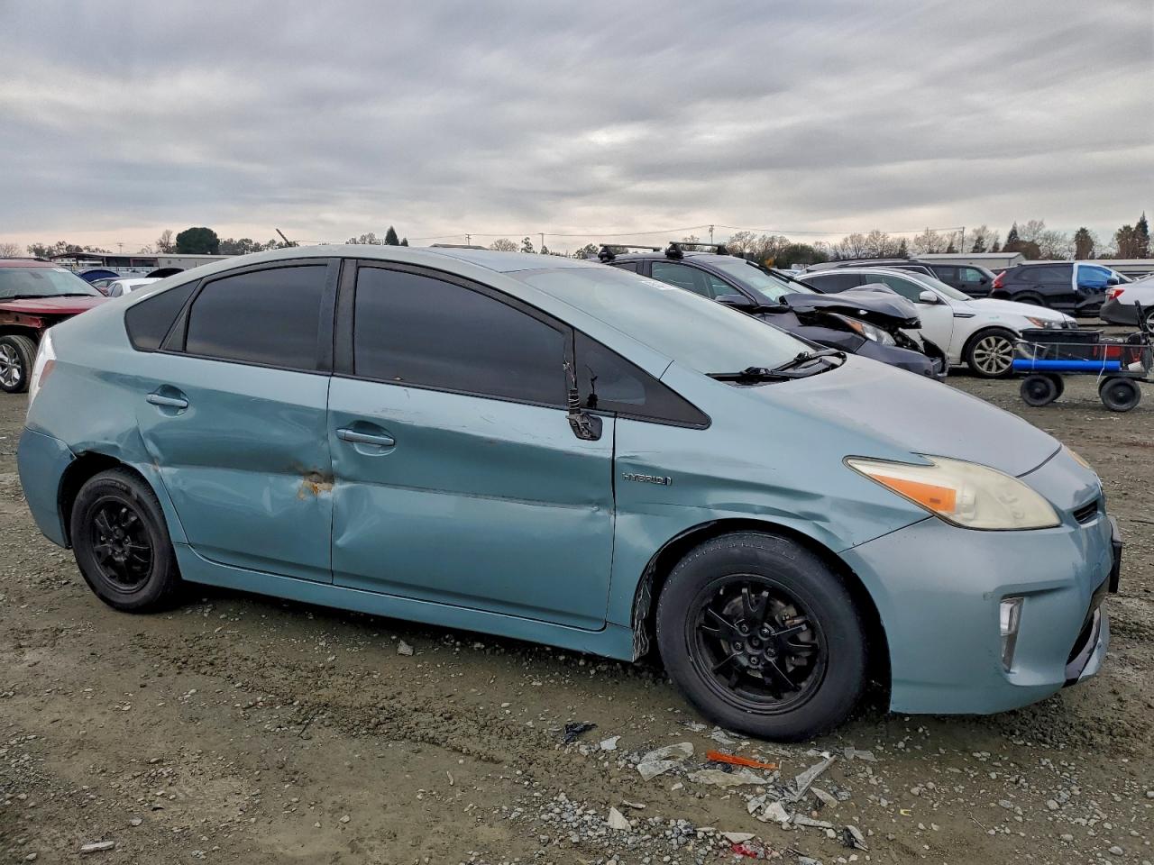 2014 TOYOTA PRIUS photo 4