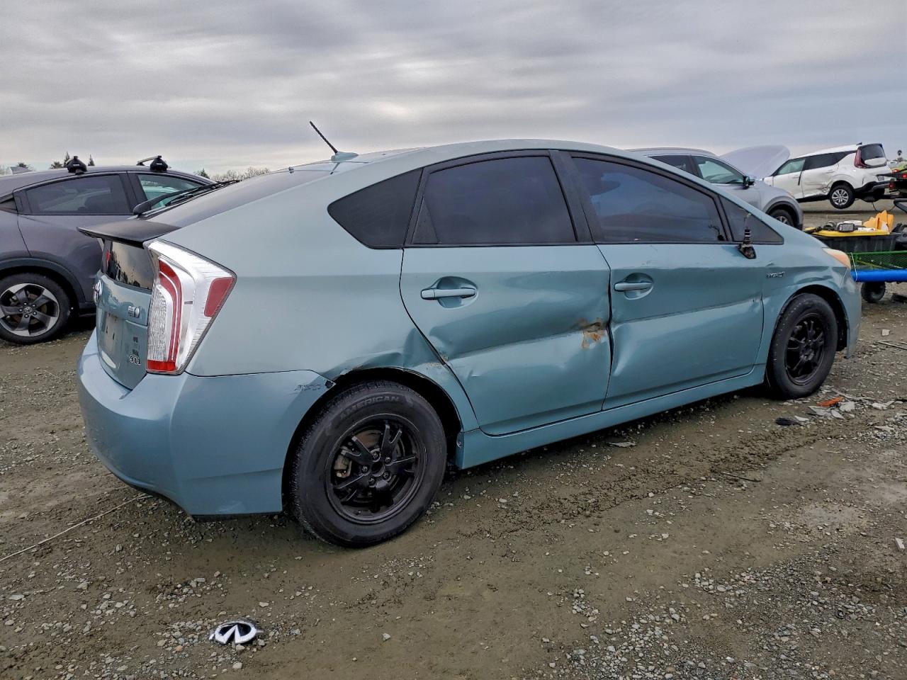2014 TOYOTA PRIUS photo 3