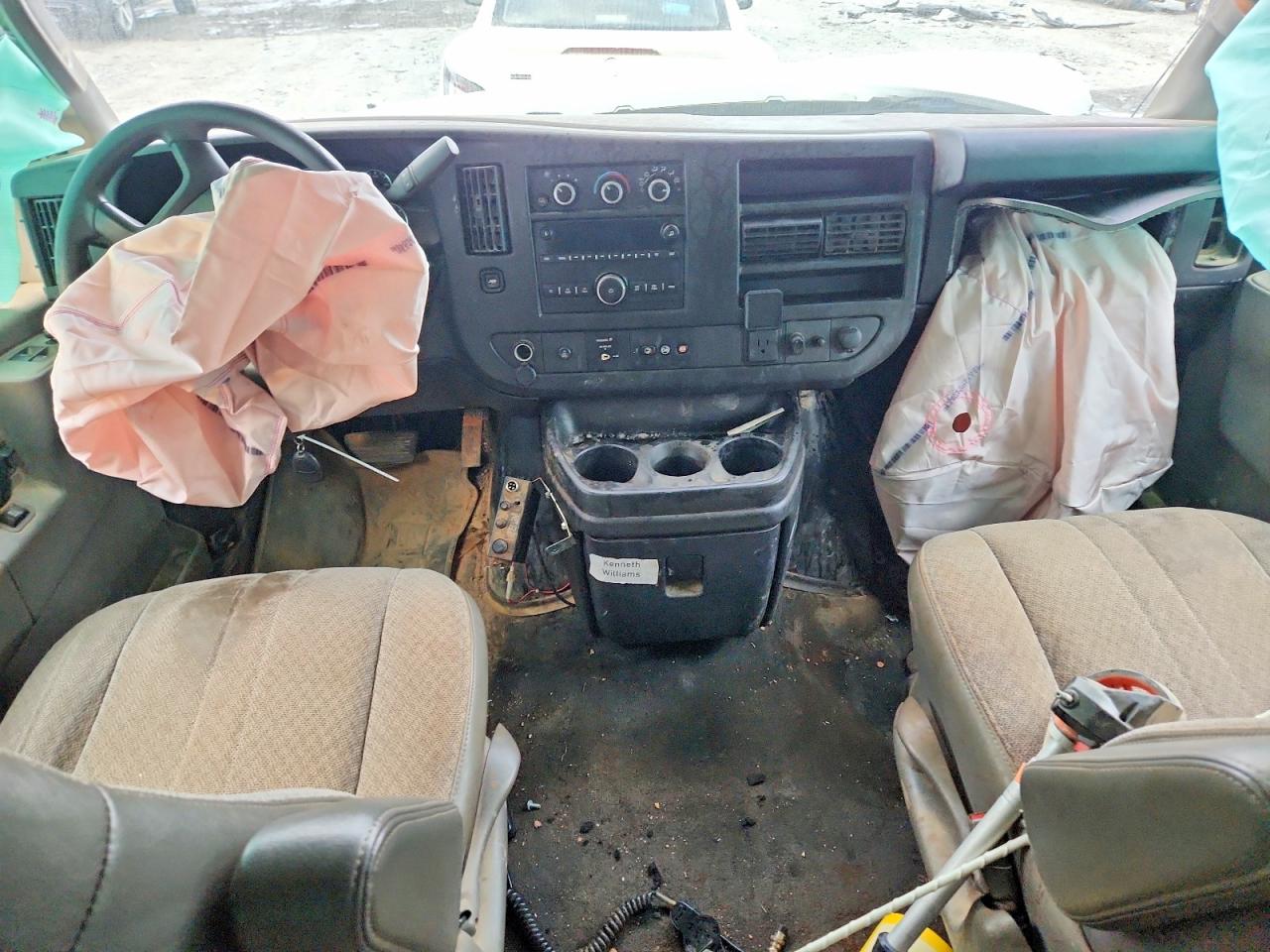 2018 CHEVROLET EXPRESS G3500 LT photo 8