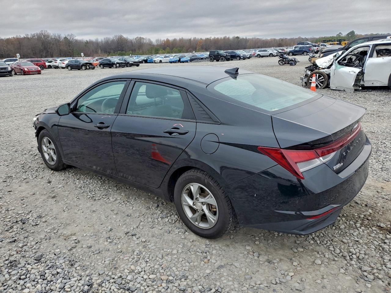2023 HYUNDAI ELANTRA SE photo 3