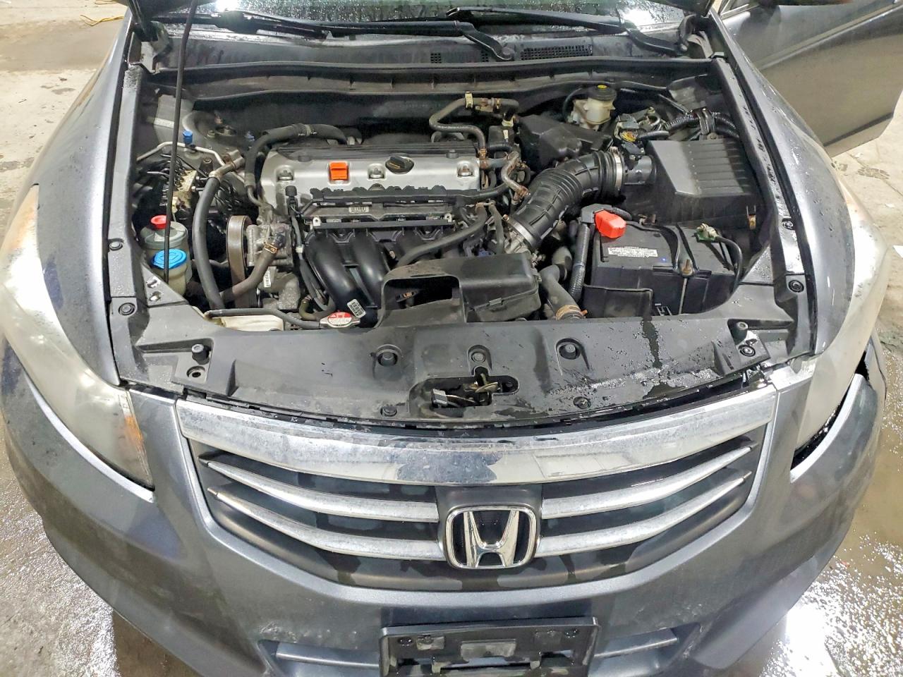 2011 HONDA ACCORD LX photo 11