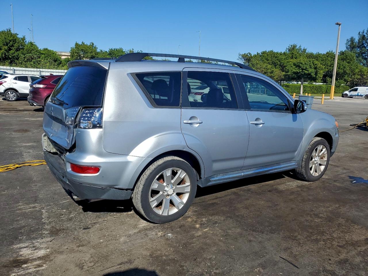 2010 MITSUBISHI OUTLANDER SE photo 3