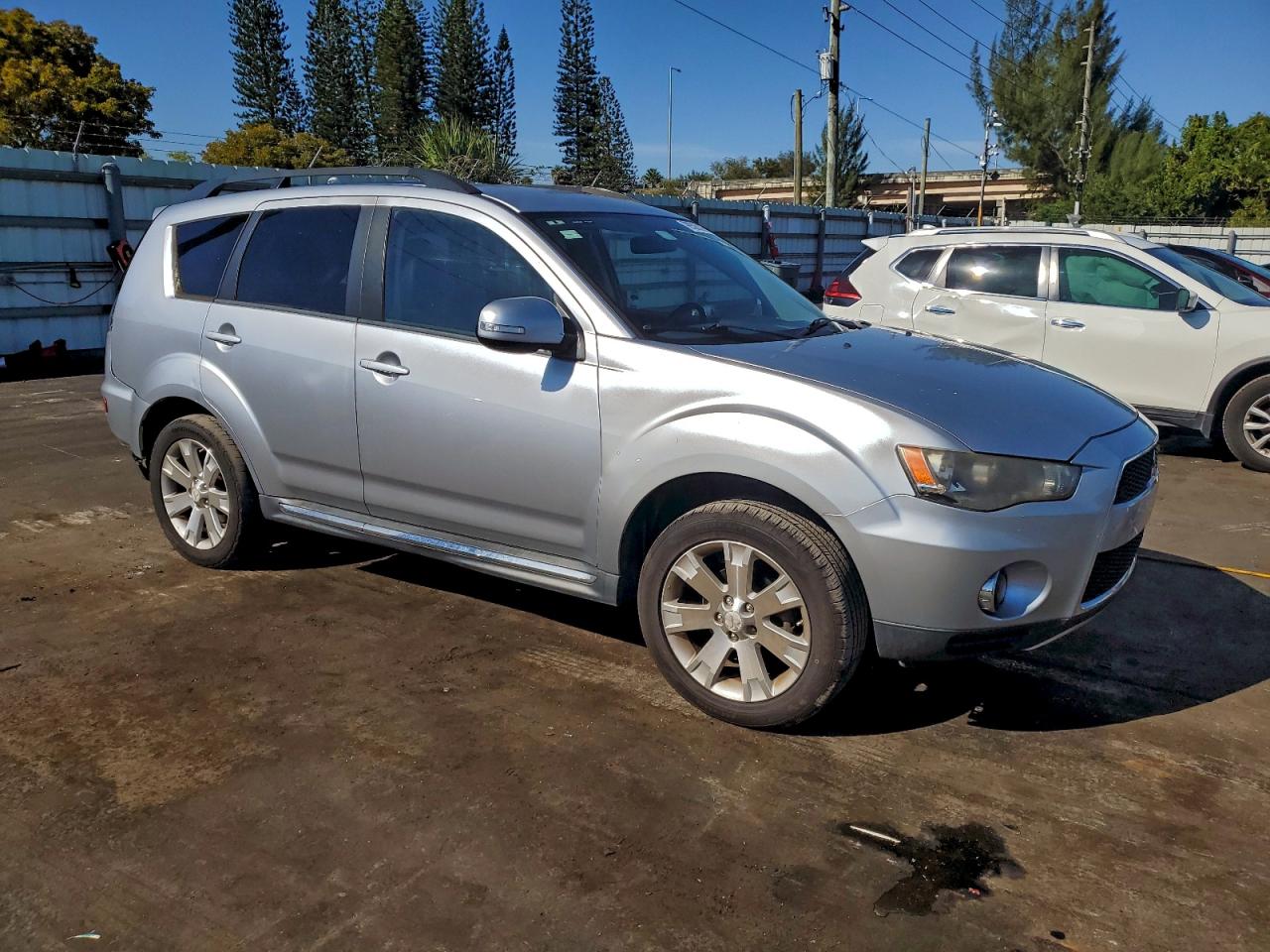 2010 MITSUBISHI OUTLANDER SE photo 4