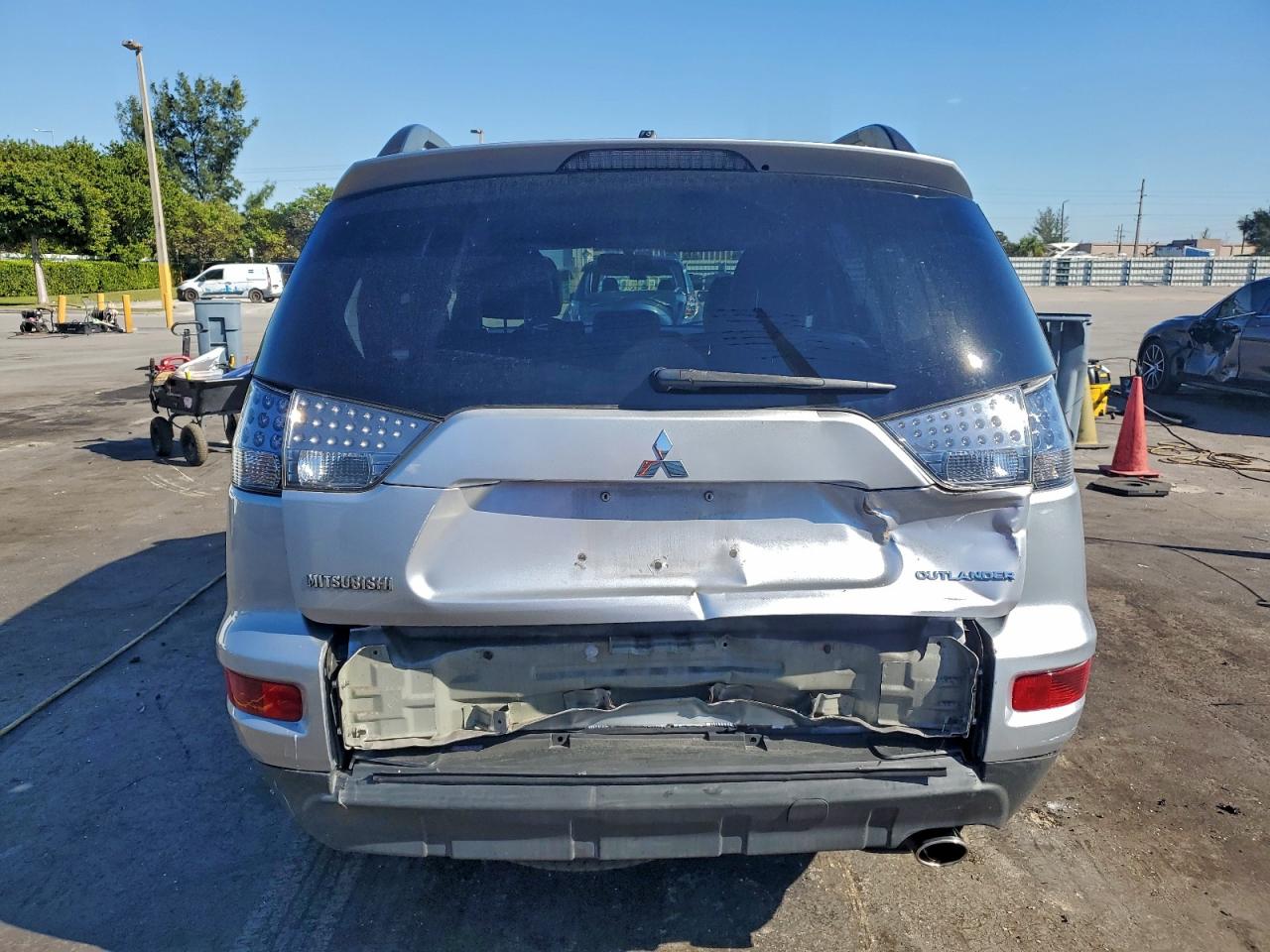 2010 MITSUBISHI OUTLANDER SE photo 6