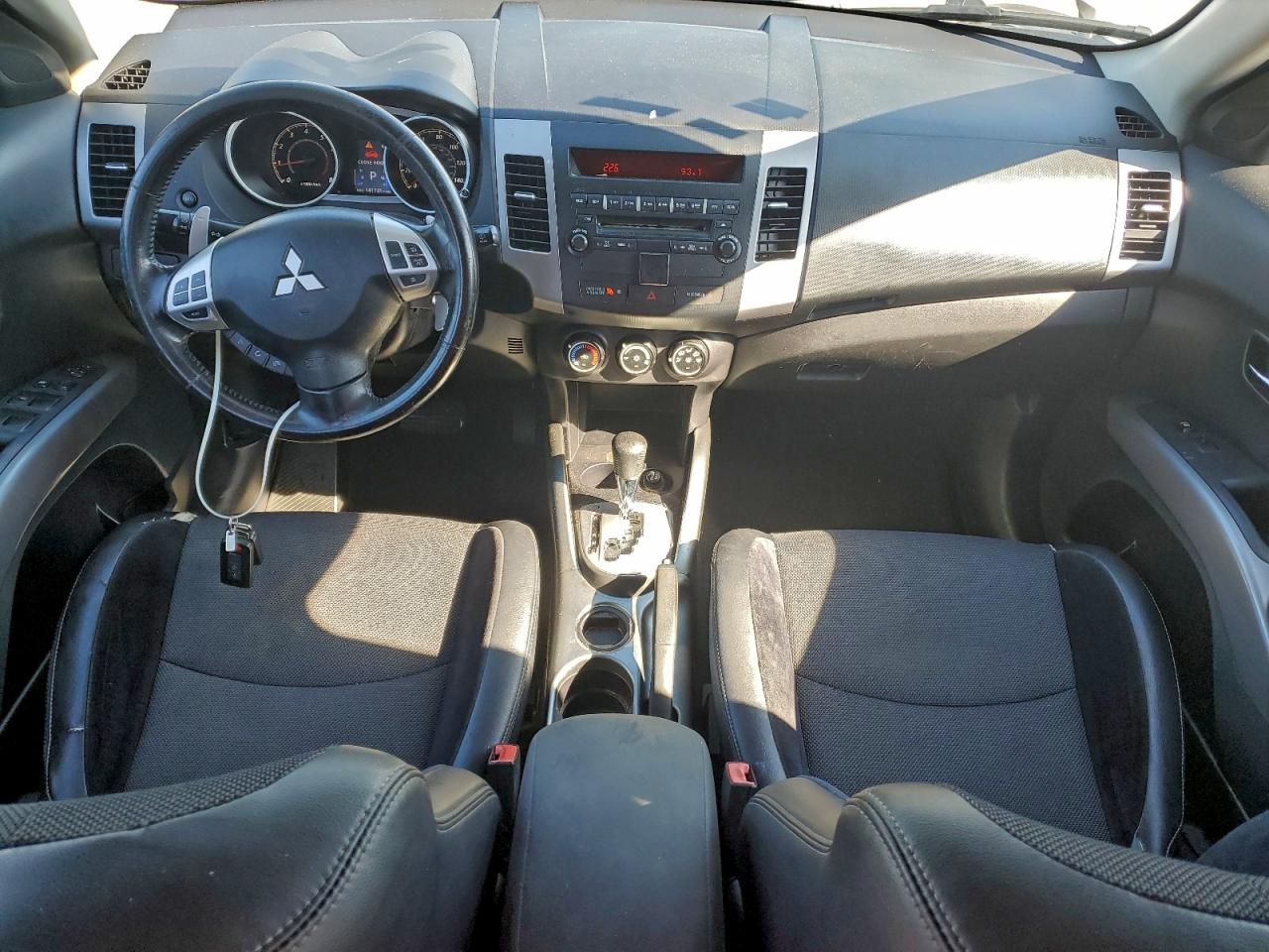2010 MITSUBISHI OUTLANDER SE photo 8