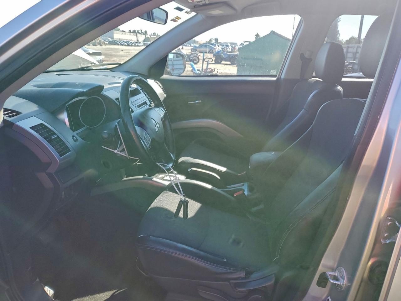 2010 MITSUBISHI OUTLANDER SE photo 7