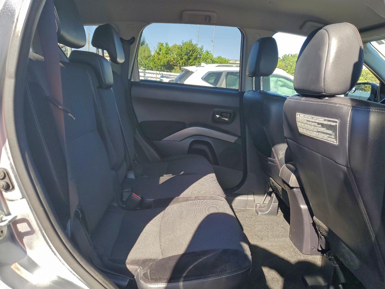 2010 MITSUBISHI OUTLANDER SE photo 11