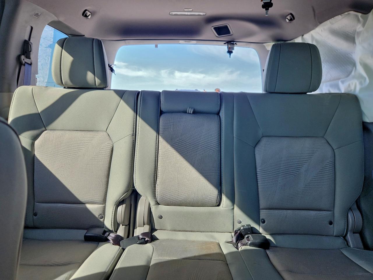 2015 HONDA PILOT LX photo 19