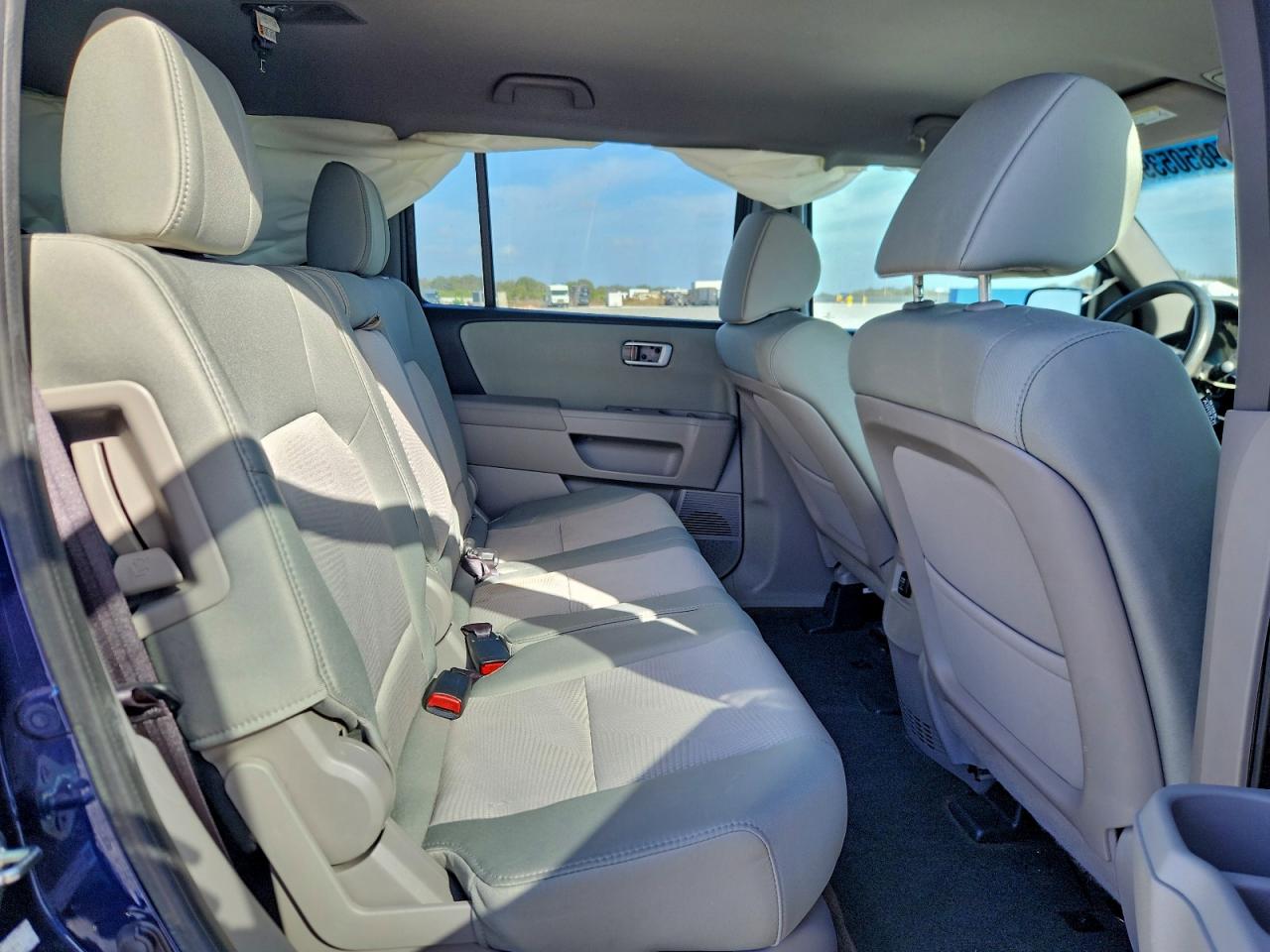 2015 HONDA PILOT LX photo 21