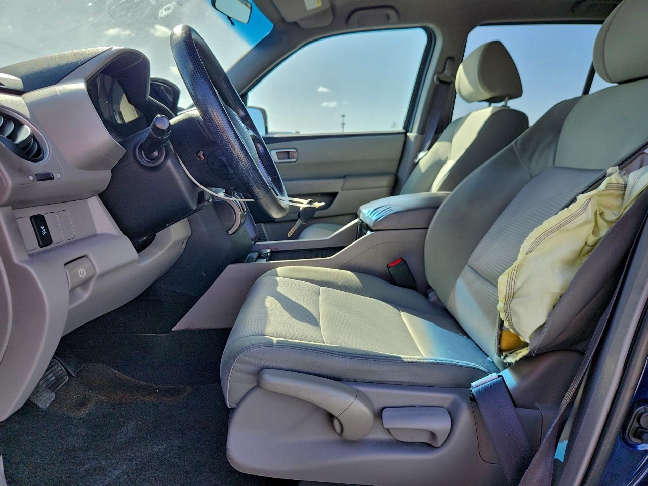 2015 HONDA PILOT LX photo 13