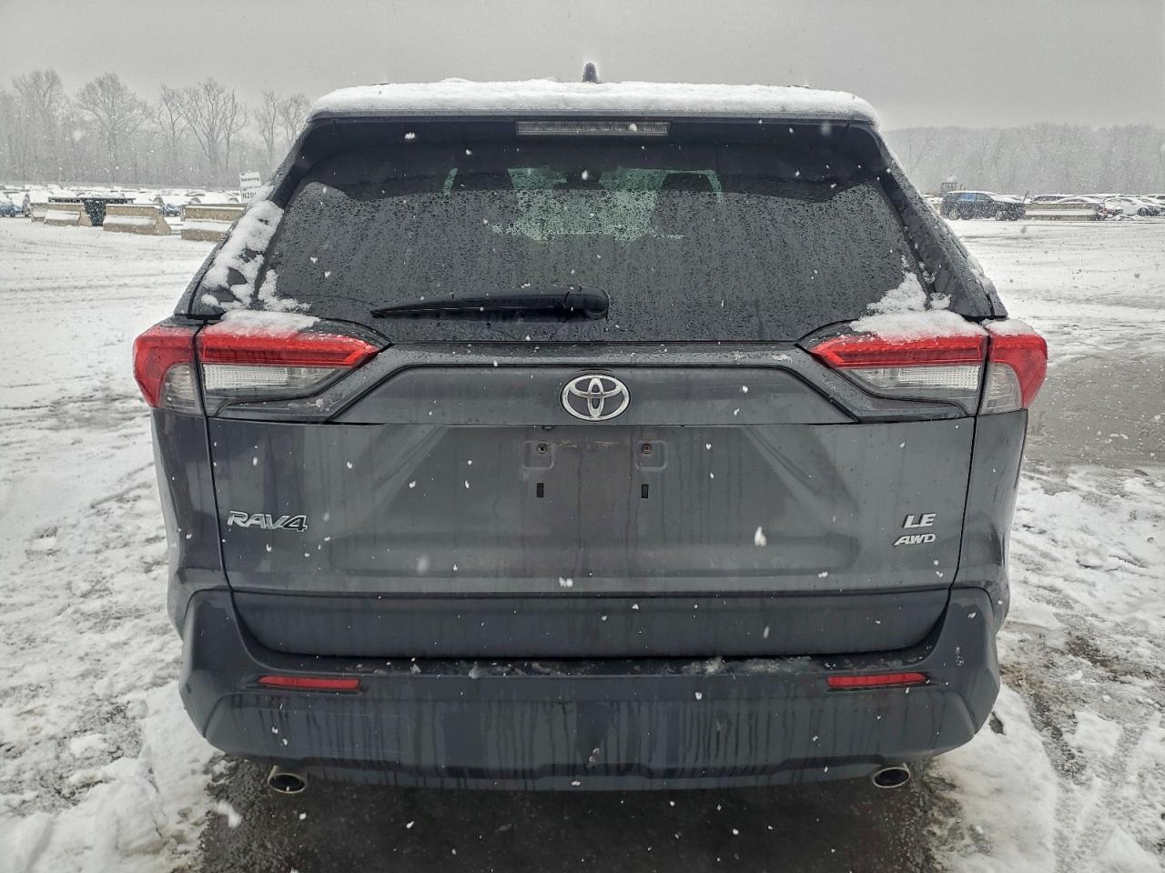2021 TOYOTA RAV4 LE photo 11