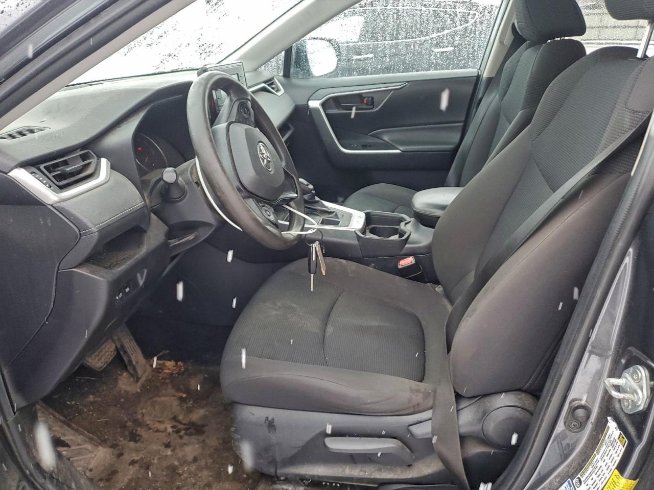 2021 TOYOTA RAV4 LE photo 13