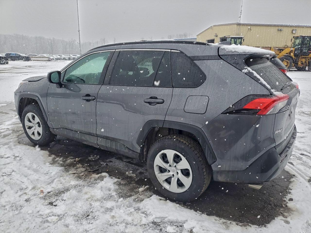 2021 TOYOTA RAV4 LE photo 3