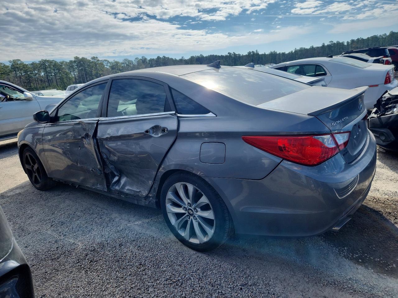 2013 HYUNDAI SONATA SE photo 2