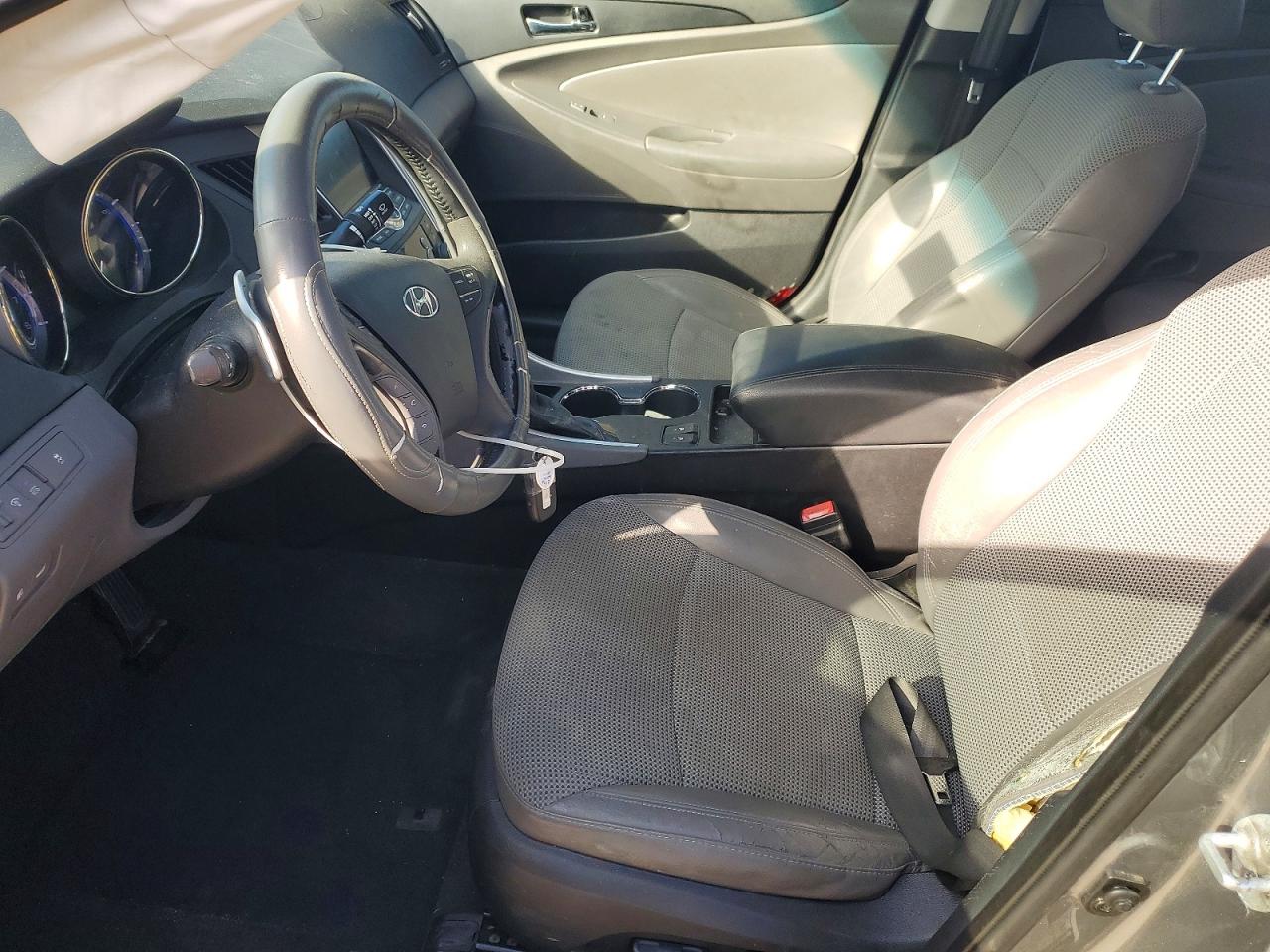 2013 HYUNDAI SONATA SE photo 7