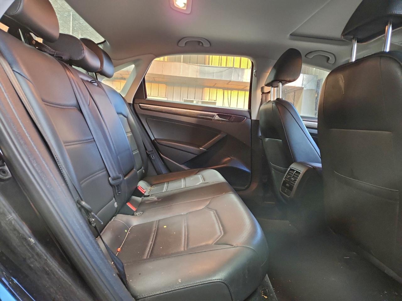 2017 VOLKSWAGEN PASSAT SE photo 10