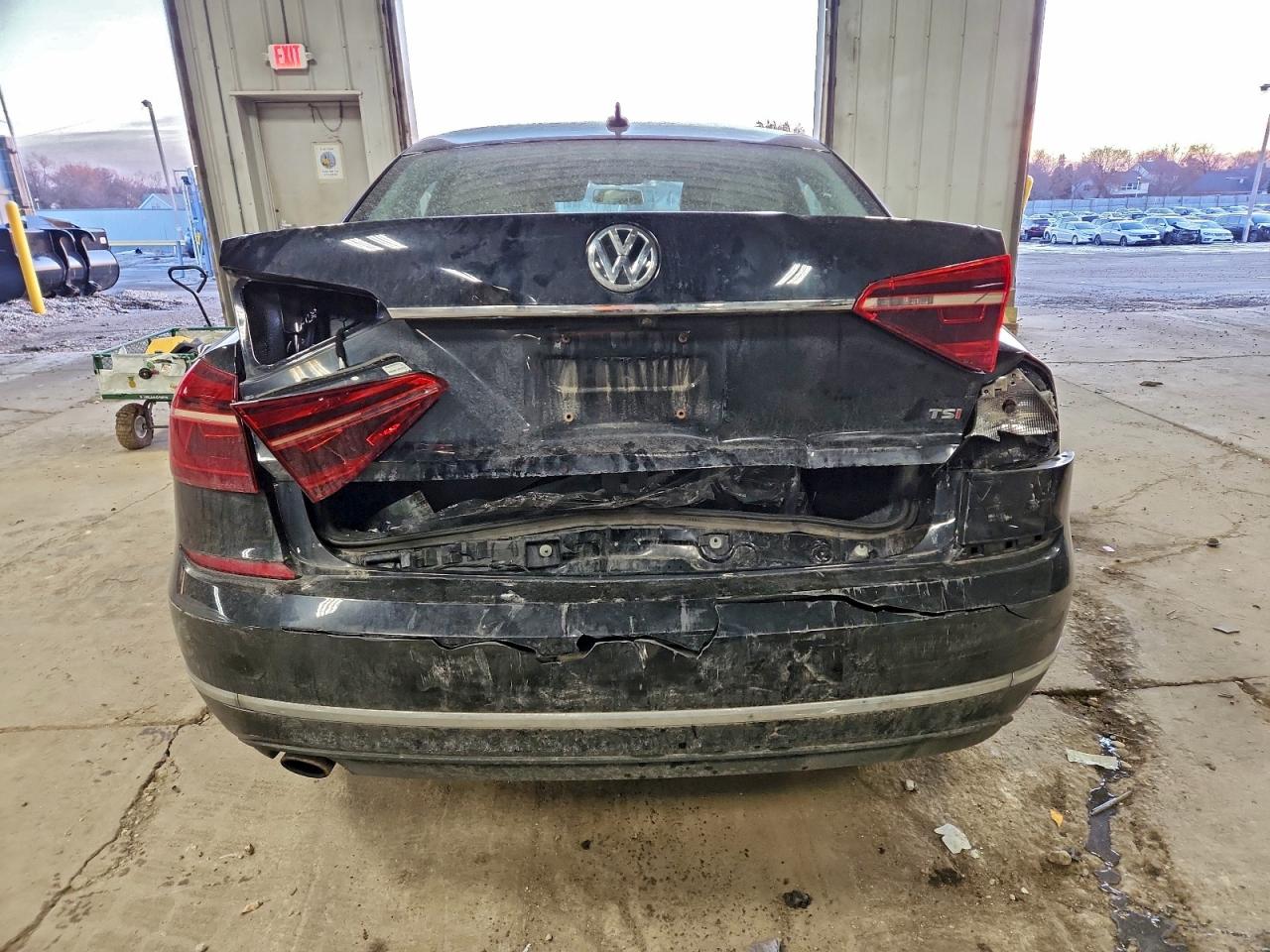 2017 VOLKSWAGEN PASSAT SE photo 6