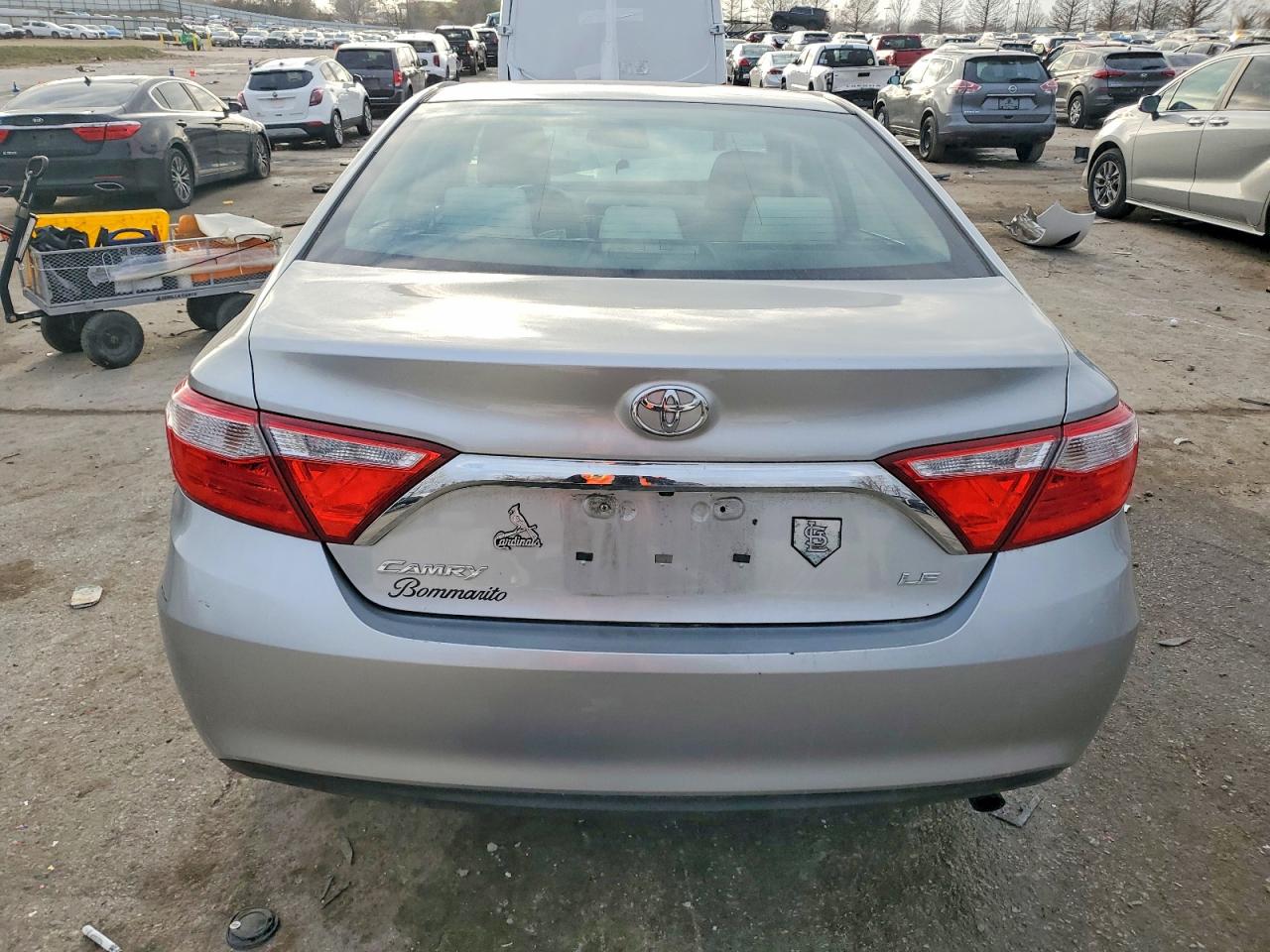 2015 TOYOTA CAMRY LE photo 6