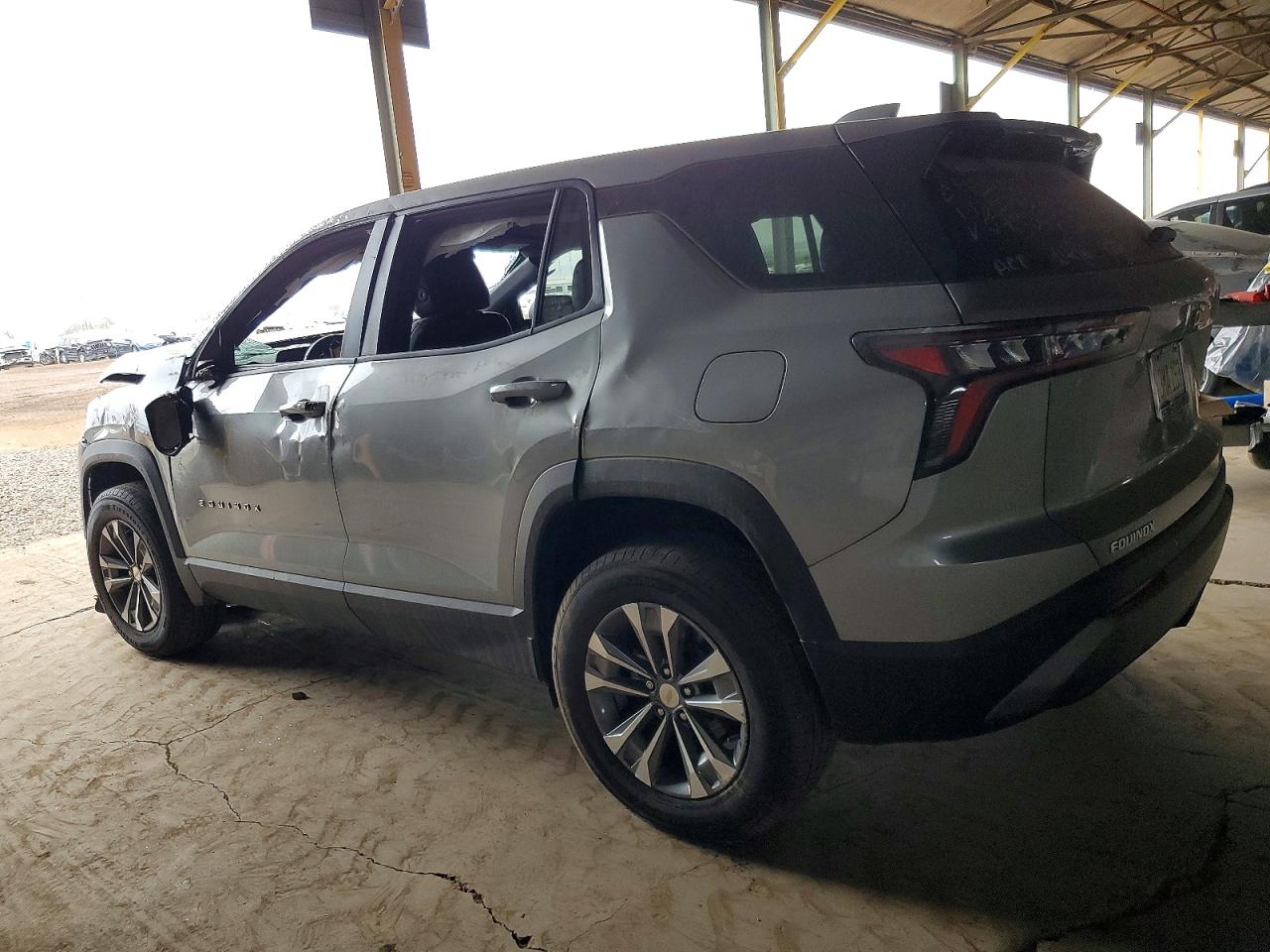 2026 CHEVROLET EQUINOX LT photo 2