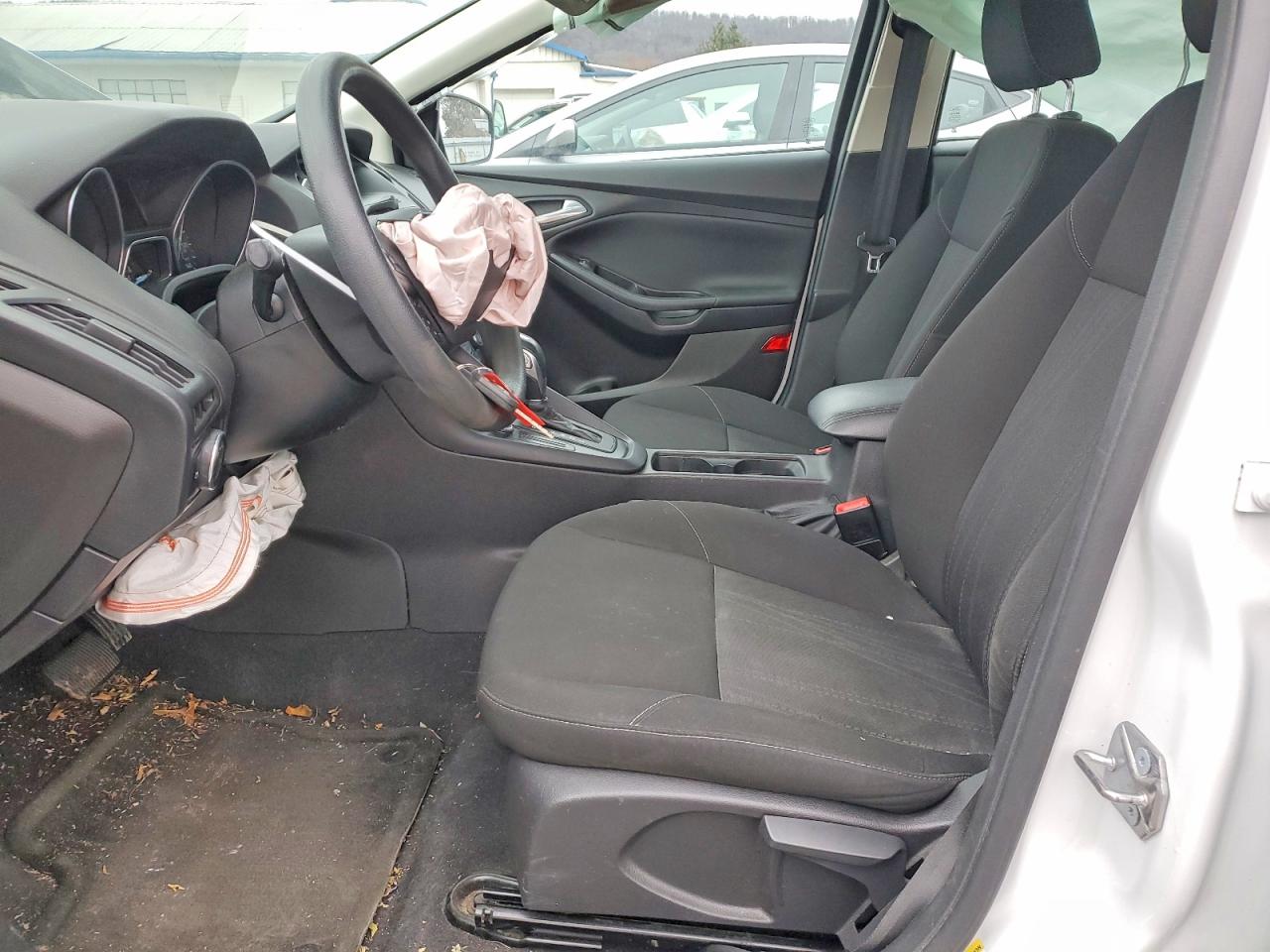 2015 FORD FOCUS SE photo 7