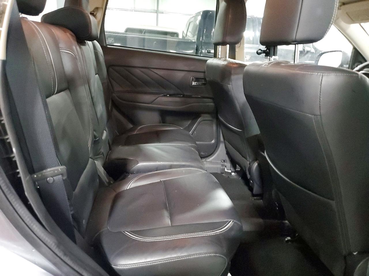 2018 MITSUBISHI OUTLANDER SE photo 11