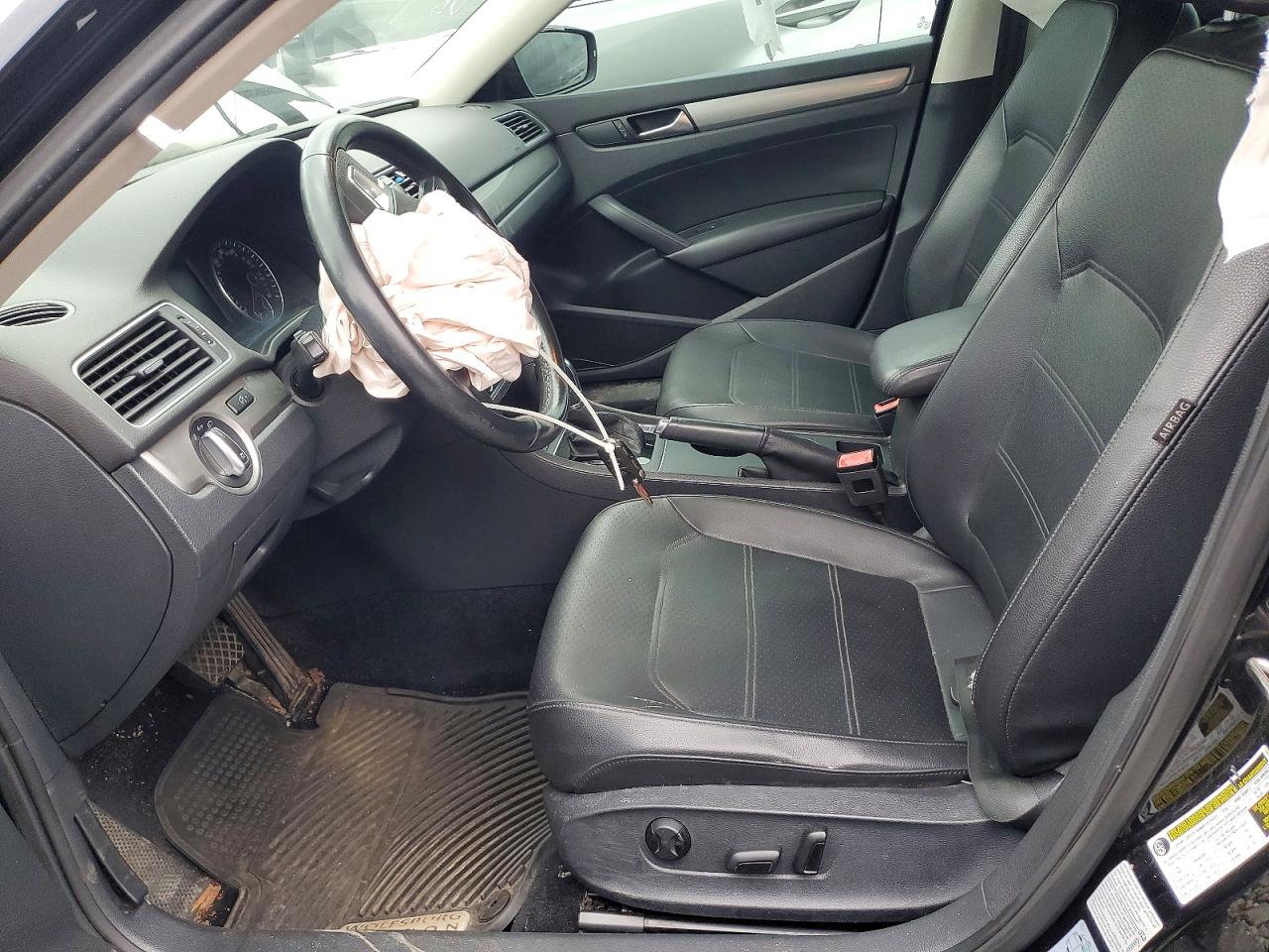 2015 VOLKSWAGEN PASSAT S photo 7