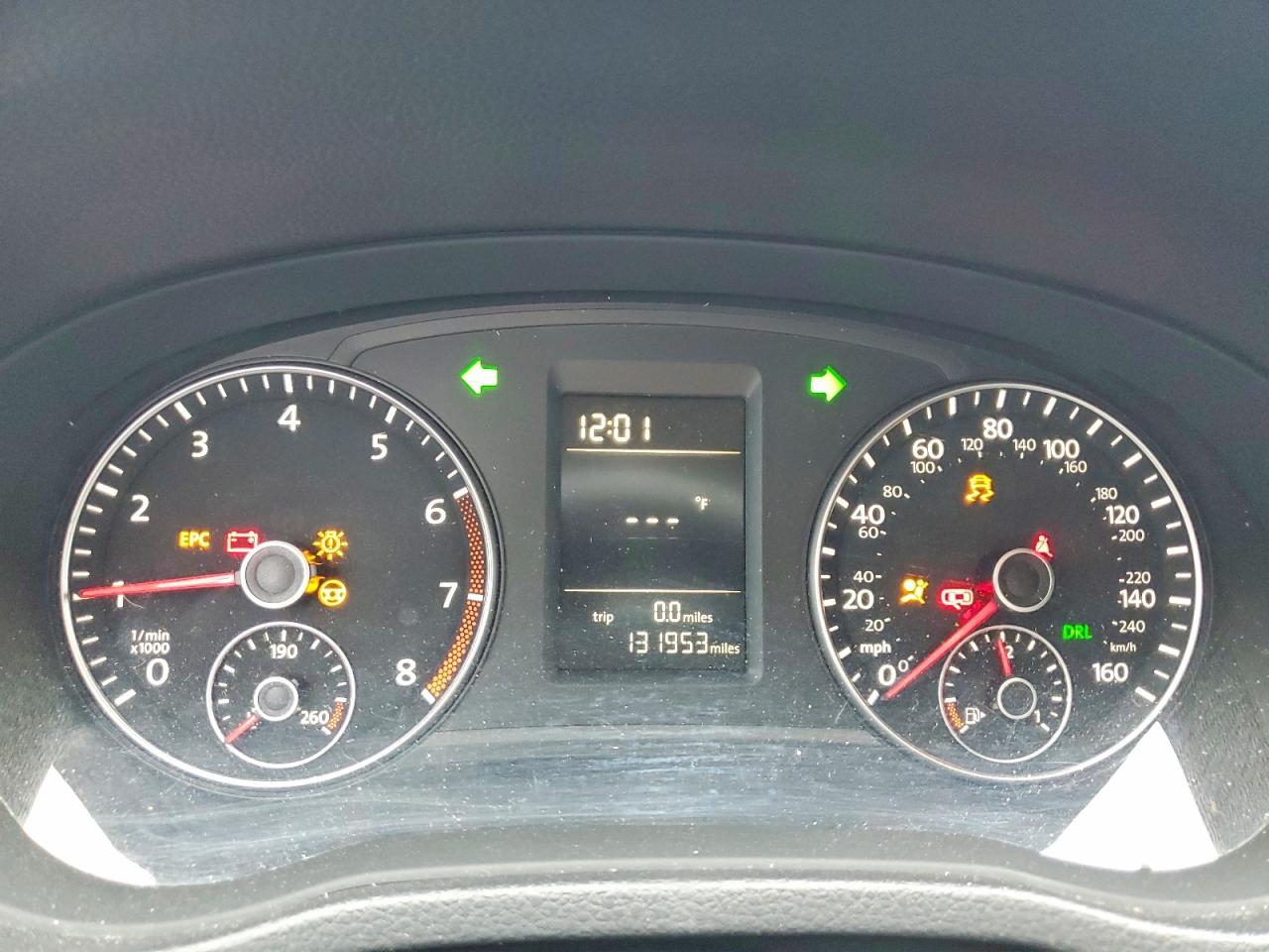 2015 VOLKSWAGEN PASSAT S photo 9