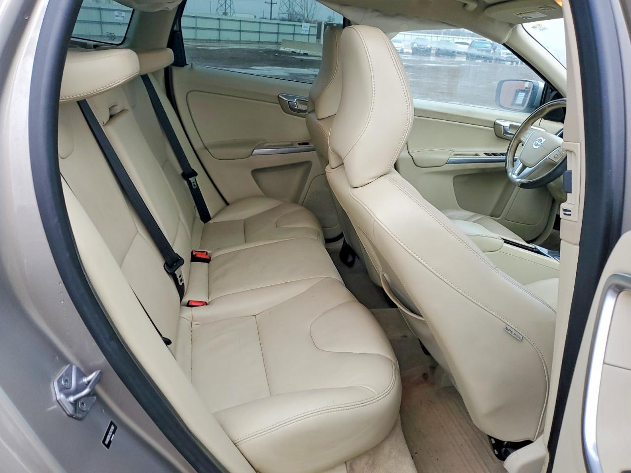 2016 VOLVO XC60 T6 PREMIER photo 10