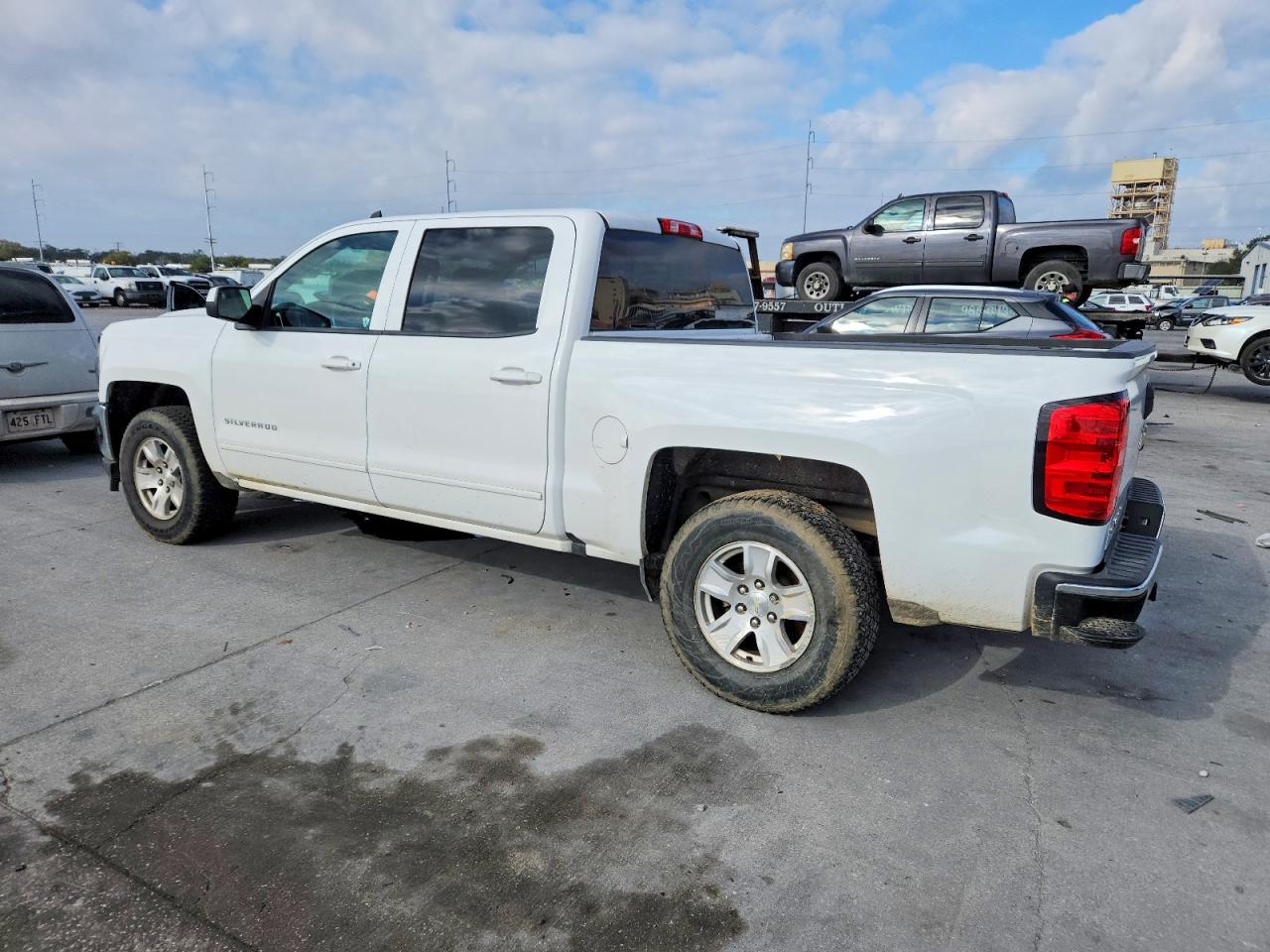 2017 CHEVROLET SILVERADO C1500 LT photo 3