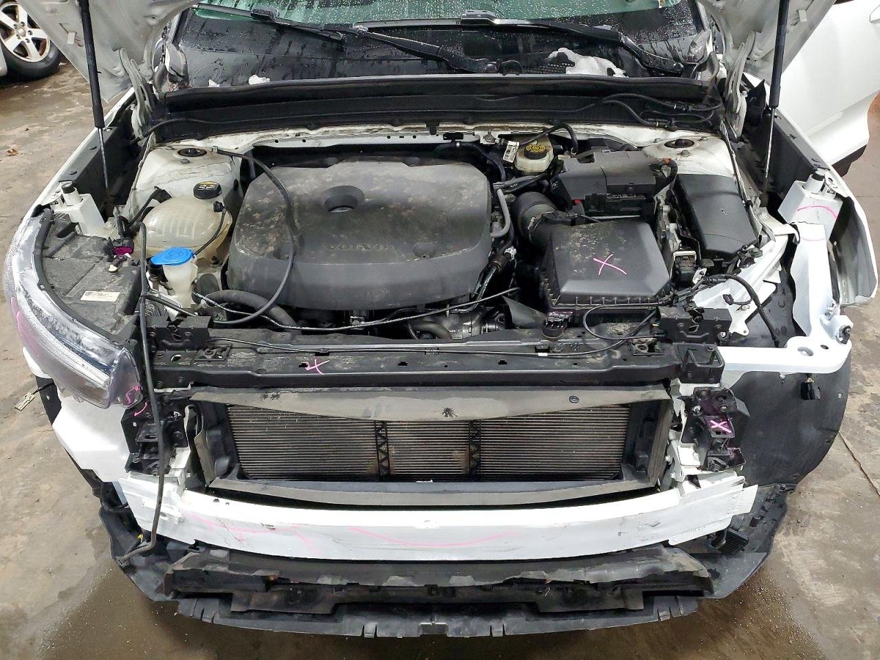 2019 VOLVO XC40 T5 MOMENTUM photo 12