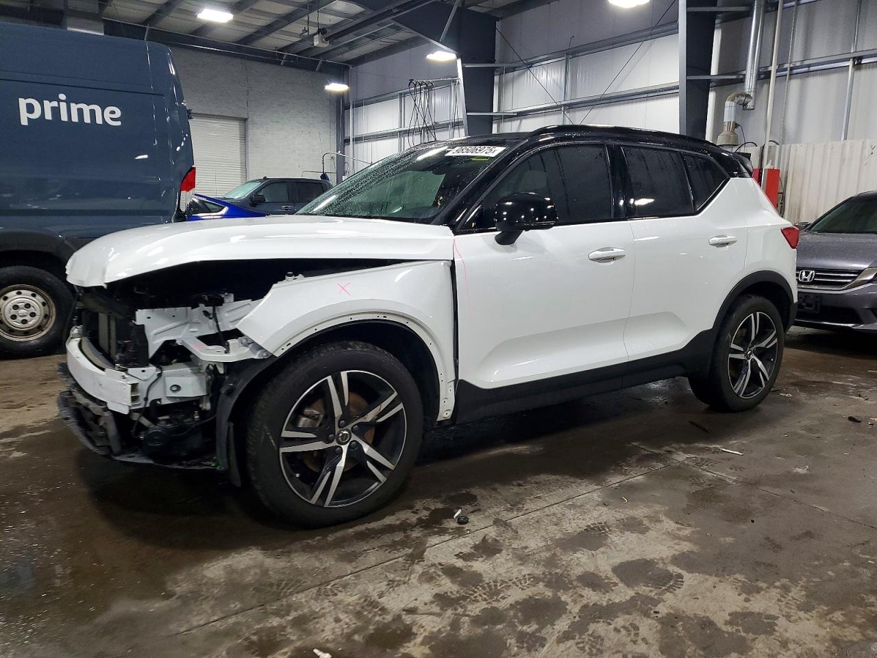 2019 VOLVO XC40
