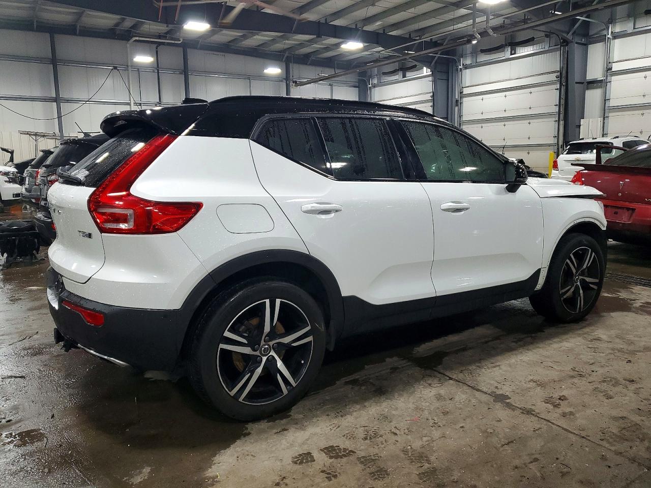 2019 VOLVO XC40 T5 MOMENTUM photo 3